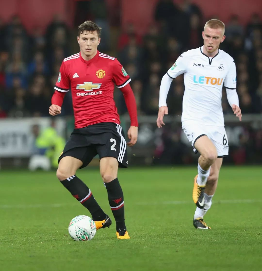 同的踢球风 同的踢球风